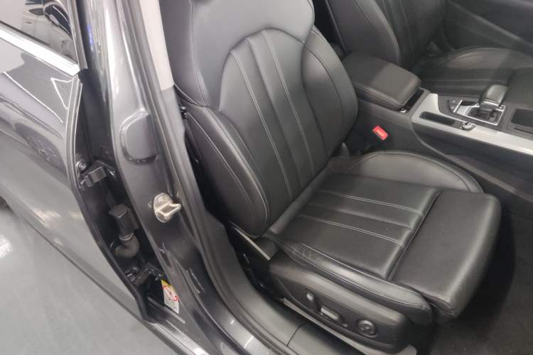 Used Audi A4L 2020 40 TFSI Luxury Dynamic Model Right Front Seat
