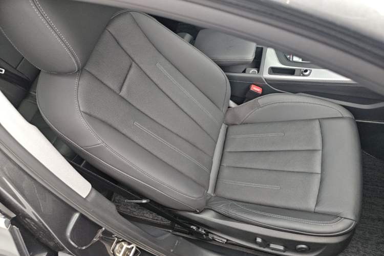 Used Audi A4L 2020 40 TFSI Fashionable and Elegant Model Right Front Seat