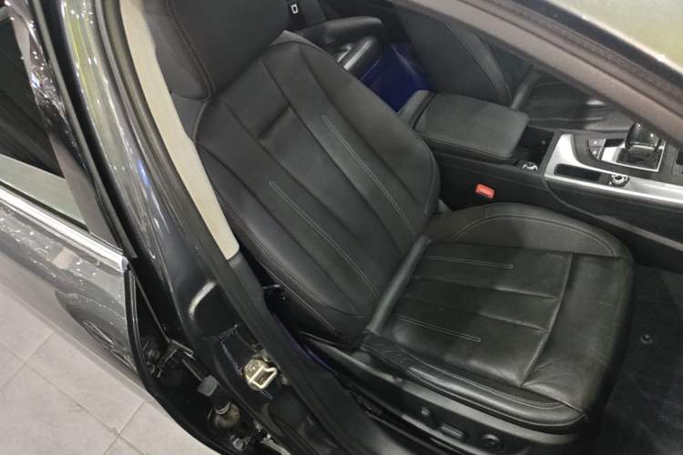 Used Audi A4L 2020 40 TFSI Fashionable and Elegant Model Right Front Seat