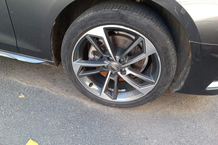 Used Audi A4L 2020 40 TFSI Fashionable and Elegant Model Right Front Wheel Hub