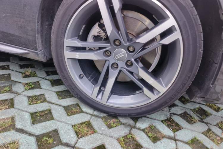 Used Audi A4L 2020 40 TFSI Luxury Dynamic Model Right Front Wheel Hub