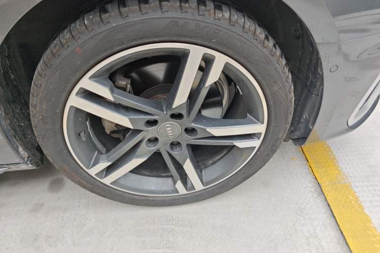 Used Audi A4L 2020 40 TFSI quattro Luxury Dynamic Model Right Front Wheel Hub