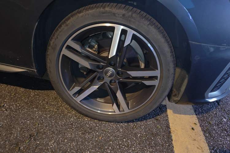 Used Audi A4L 2020 40 TFSI Luxury Dynamic Model Right Front Wheel Hub