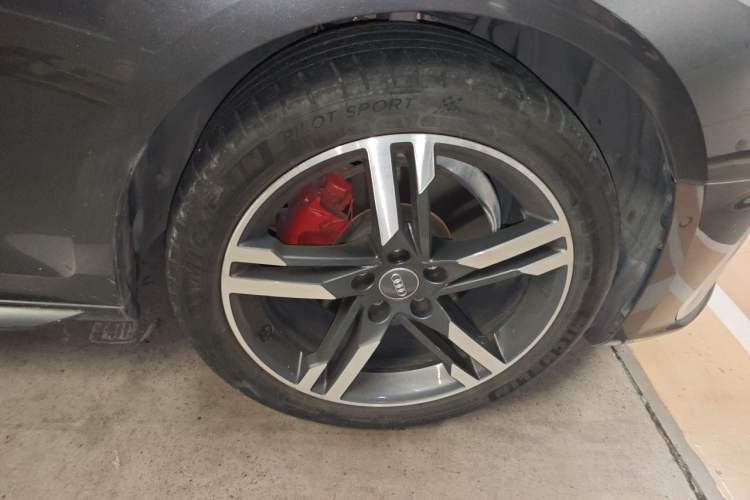 Used Audi A4L 2020 40 TFSI Luxury Dynamic Model Right Front Wheel Hub