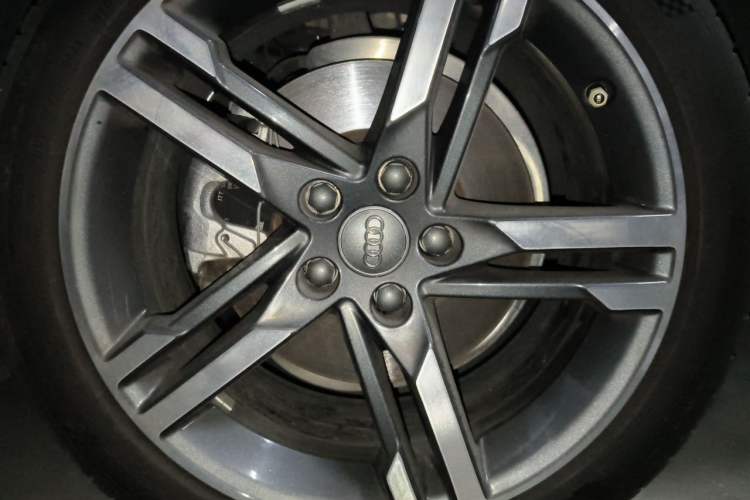 Used Audi A4L 2020 40 TFSI Luxury Dynamic Model Right Front Wheel Hub