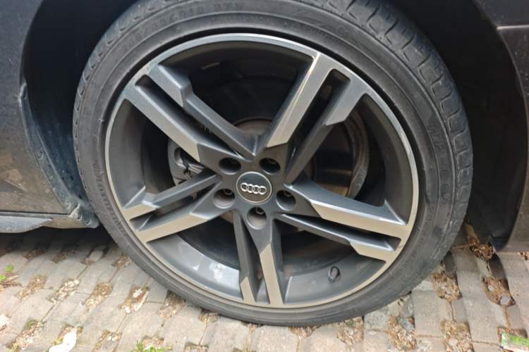 Used Audi A4L 2020 40 TFSI Luxury Dynamic Model Right Front Wheel Hub