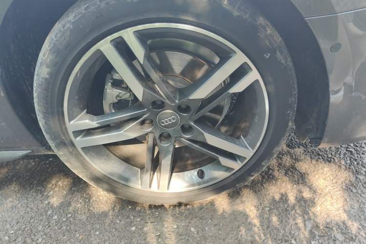 Used Audi A4L 2020 40 TFSI Luxury Dynamic Model Right Front Wheel Hub