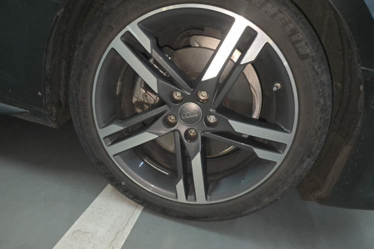 Used Audi A4L 2020 40 TFSI Luxury Dynamic Model Right Front Wheel Hub
