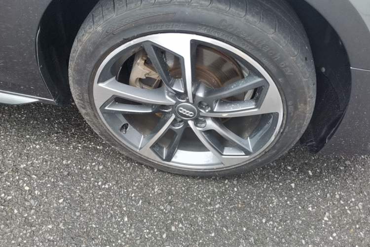 Used Audi A4L 2020 40 TFSI Fashionable and Elegant Model Right Front Wheel Hub