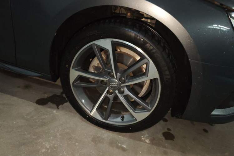 Used Audi A4L 2020 40 TFSI Fashionable and Elegant Model Right Front Wheel Hub
