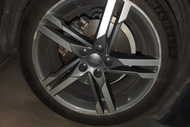 Used Audi A4L 2020 40 TFSI Luxury Dynamic Model Right Front Wheel Hub