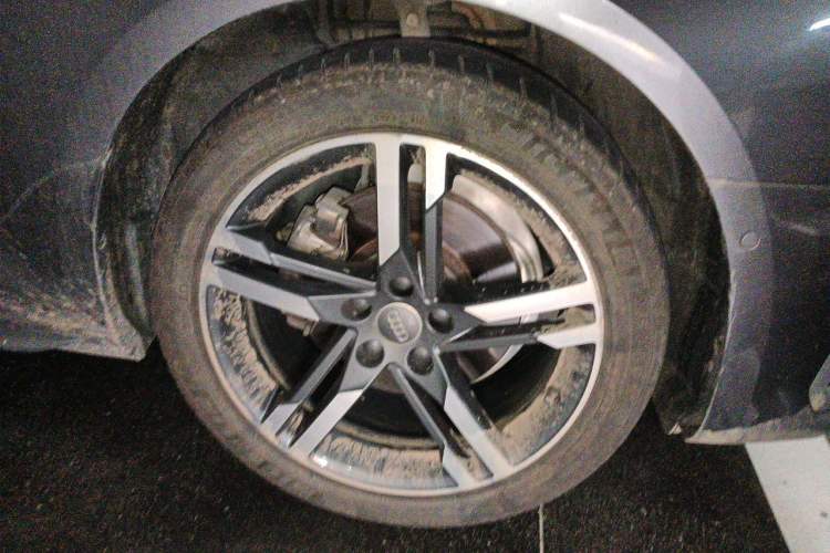 Used Audi A4L 2020 40 TFSI Luxury Dynamic Model Right Front Wheel Hub