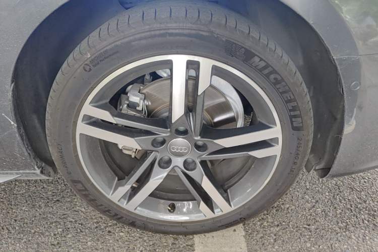 Used Audi A4L 2020 40 TFSI Luxury Dynamic Model Right Front Wheel Hub