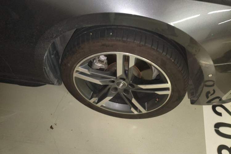 Used Audi A4L 2020 40 TFSI Luxury Dynamic Model Right Front Wheel Hub