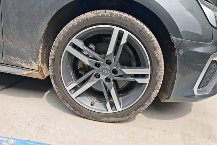 Used Audi A4L 2020 40 TFSI Luxury Dynamic Model Right Front Wheel Hub