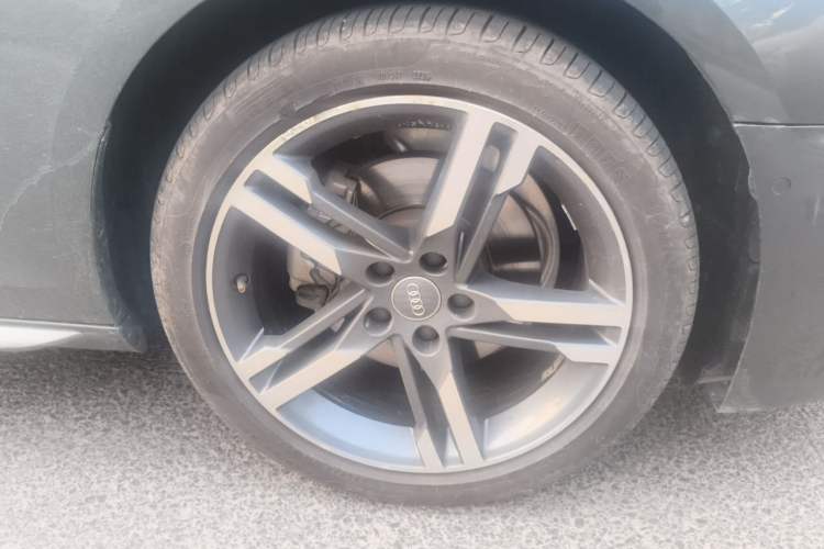 Used Audi A4L 2020 40 TFSI quattro Luxury Dynamic Model Right Front Wheel Hub