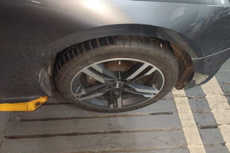 Used Audi A4L 2020 40 TFSI Luxury Prestige Edition Right Front Wheel Hub
