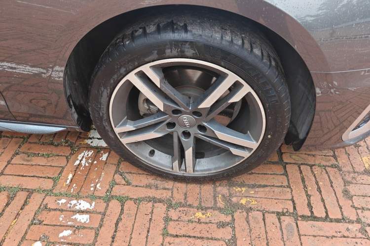 Used Audi A4L 2020 40 TFSI Luxury Dynamic Model Right Front Wheel Hub