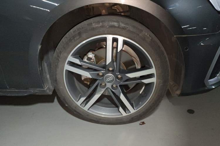 Used Audi A4L 2020 40 TFSI Luxury Dynamic Model Right Front Wheel Hub