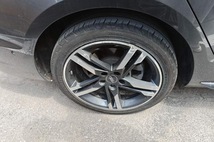 Used Audi A4L 2020 40 TFSI quattro Luxury Dynamic Model Right Rear Wheel Hub