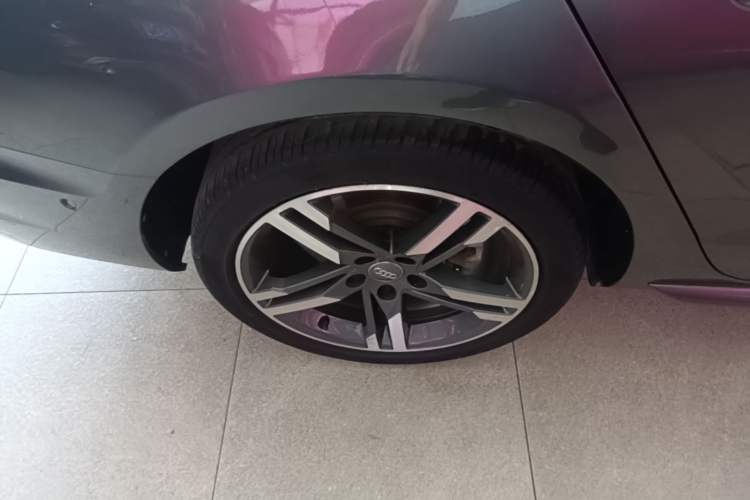 Used Audi A4L 2020 40 TFSI quattro Luxury Dynamic Model Right Rear Wheel Hub