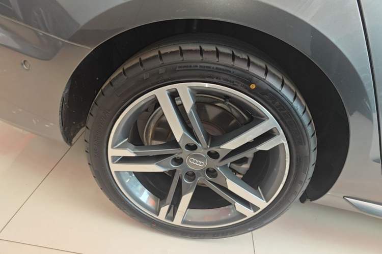 Used Audi A4L 2020 40 TFSI quattro Luxury Dynamic Model Right Rear Wheel Hub