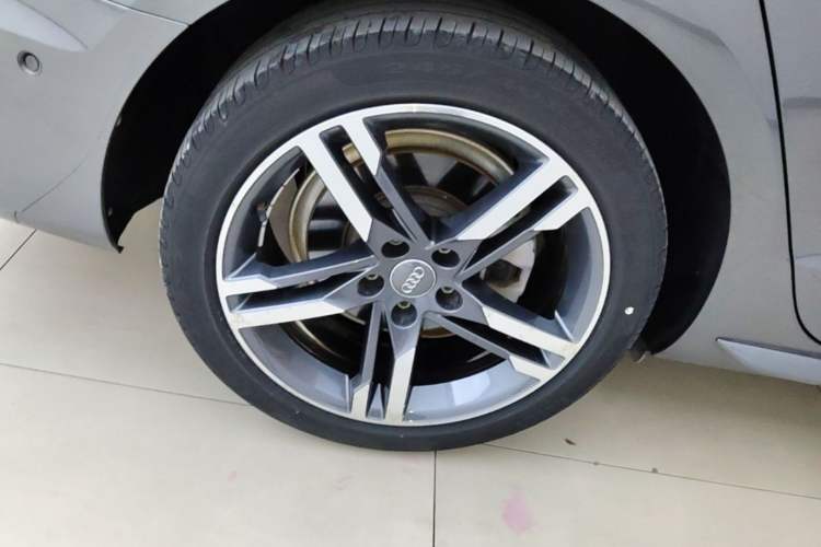Used Audi A4L 2020 40 TFSI Luxury Dynamic Model Right Rear Wheel Hub