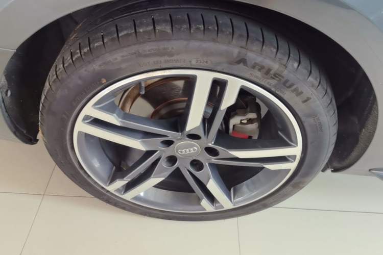 Used Audi A4L 2020 40 TFSI Luxury Dynamic Model Right Rear Wheel Hub