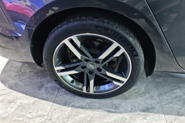 Used Audi A4L 2020 40 TFSI quattro Luxury Dynamic Model Right Rear Wheel Hub