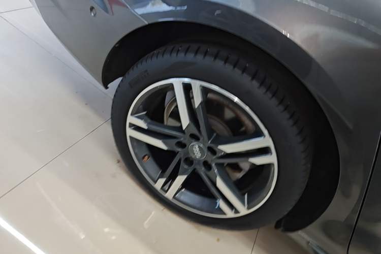 Used Audi A4L 2020 40 TFSI Luxury Dynamic Model Right Rear Wheel Hub