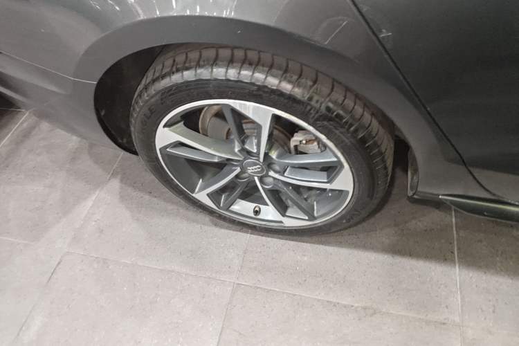 Used Audi A4L 2020 40 TFSI Fashionable and Elegant Model Right Rear Wheel Hub