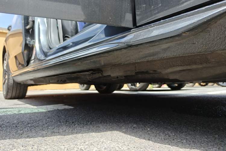 Used Audi A4L 2020 40 TFSI quattro Luxury Dynamic Model Right Side Sill