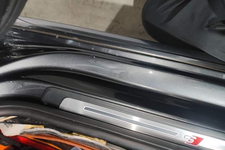 Used Audi A4L 2020 40 TFSI Luxury Dynamic Model Right Side Sill