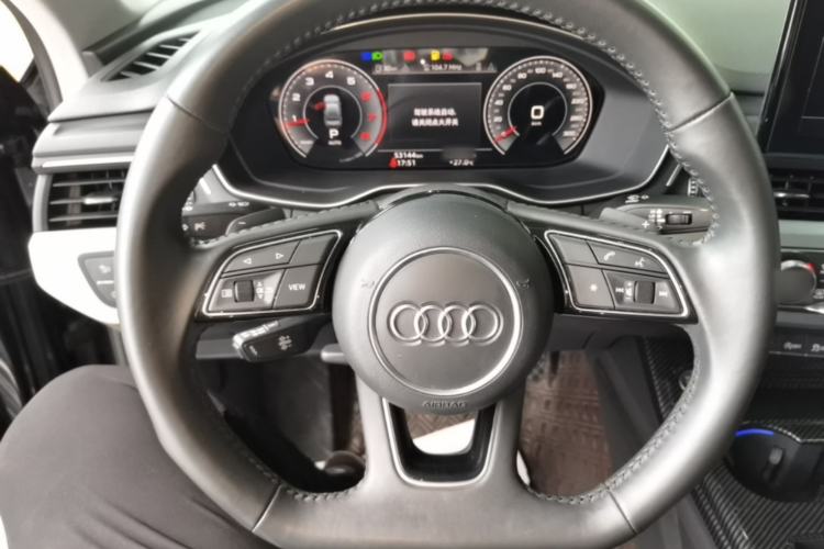Used Audi A4L 2020 40 TFSI Luxury Dynamic Model Steering Wheel