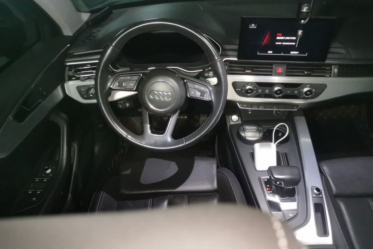 Used Audi A4L 2020 40 TFSI Fashion Dynamic Model Steering Wheel