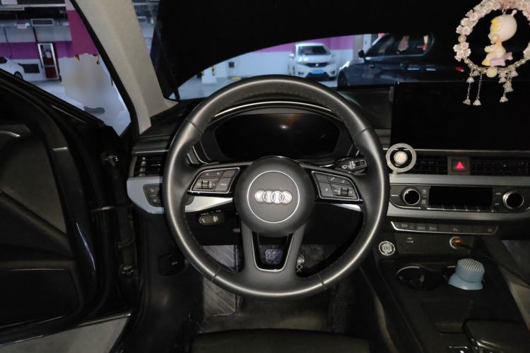 Used Audi A4L 2020 40 TFSI Fashion Dynamic Model Steering Wheel