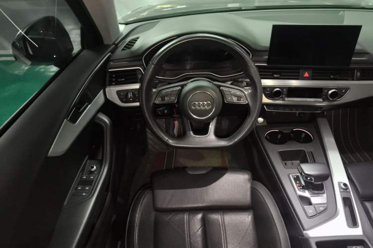 Used Audi A4L 2020 40 TFSI Fashion Dynamic Model Steering Wheel