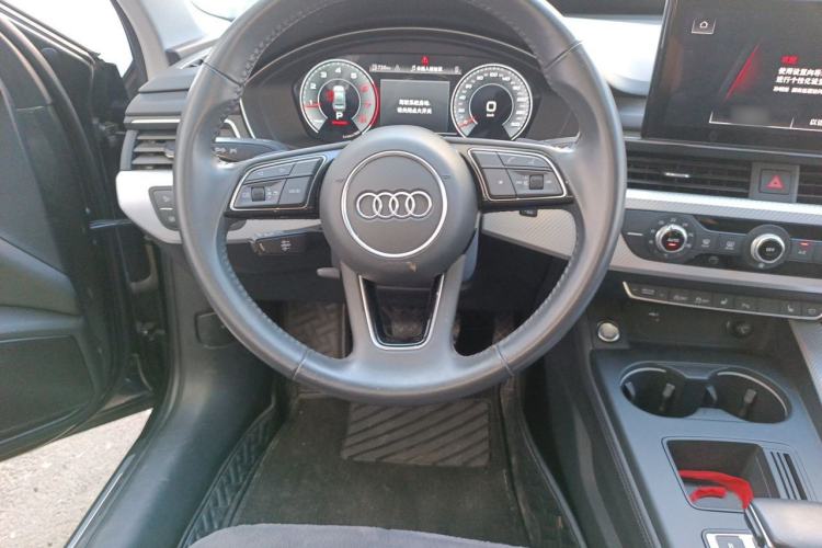 Used Audi A4L 2020 40 TFSI Fashionable and Elegant Model Steering Wheel
