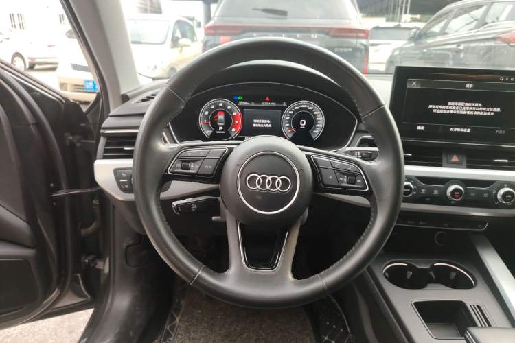 Used Audi A4L 2020 40 TFSI Fashionable and Elegant Model Steering Wheel