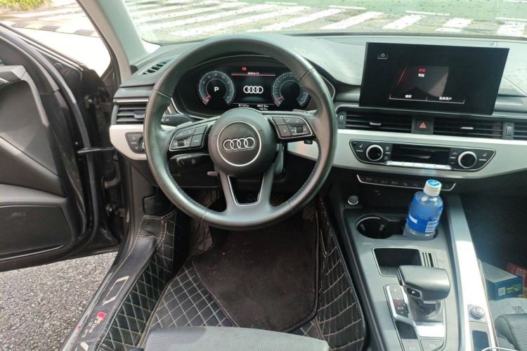 Used Audi A4L 2020 40 TFSI quattro Luxury Dynamic Model Steering Wheel