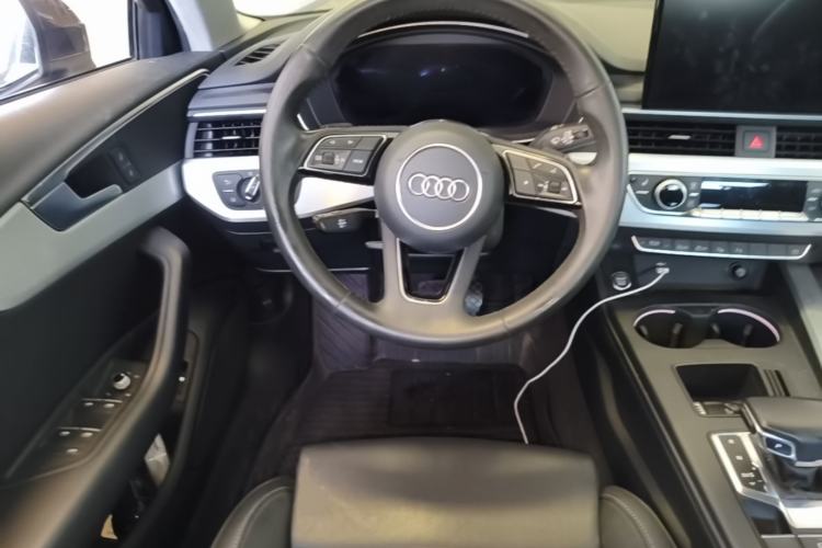 Used Audi A4L 2020 40 TFSI Luxury Dynamic Model Steering Wheel
