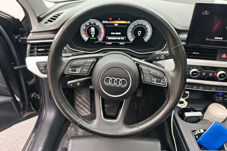 Used Audi A4L 2020 40 TFSI Fashionable and Elegant Model Steering Wheel