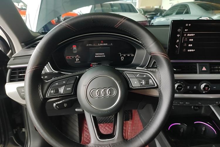 Used Audi A4L 2020 40 TFSI Fashionable and Elegant Model Steering Wheel