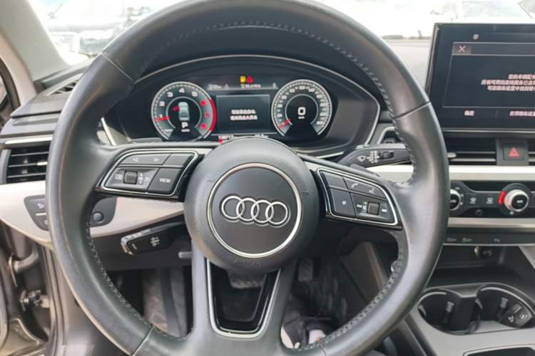 Used Audi A4L 2020 40 TFSI Fashionable and Elegant Model Steering Wheel