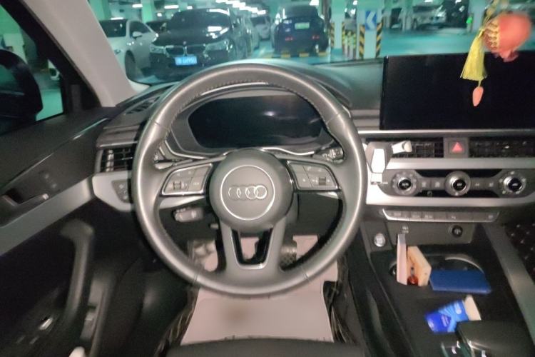 Used Audi A4L 2020 40 TFSI Fashion Dynamic Model Steering Wheel