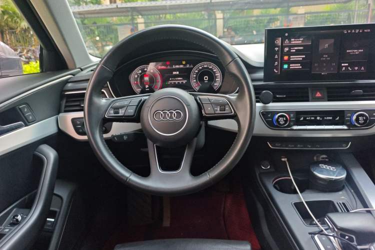 Used Audi A4L 2020 40 TFSI Luxury Dynamic Model Steering Wheel