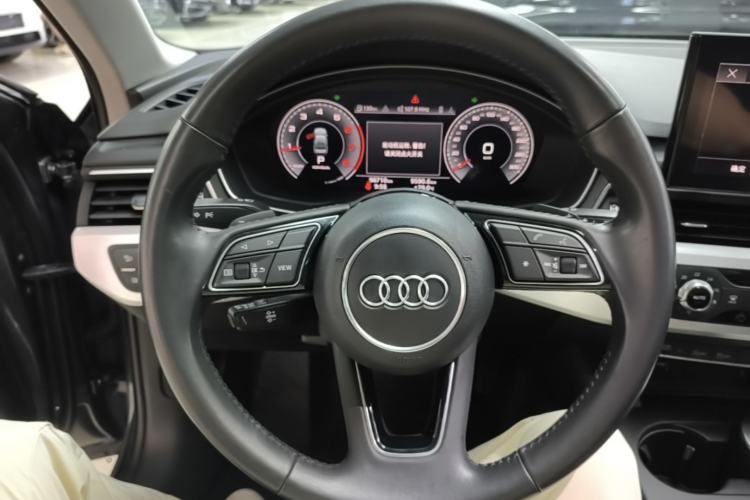 Used Audi A4L 2020 40 TFSI Fashion Dynamic Model Steering Wheel