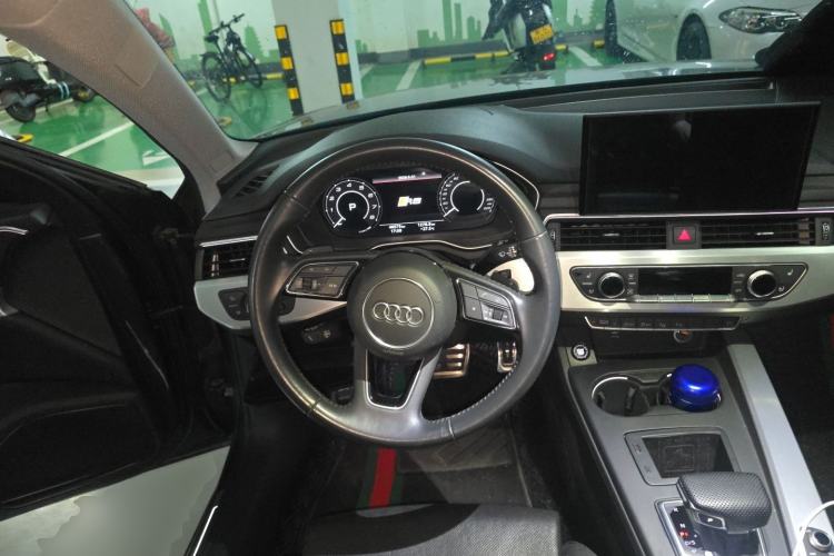 Used Audi A4L 2020 40 TFSI Luxury Dynamic Model Steering Wheel