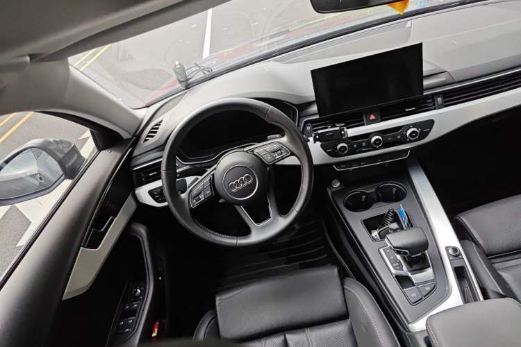 Used Audi A4L 2020 40 TFSI Fashion Dynamic Model Steering Wheel