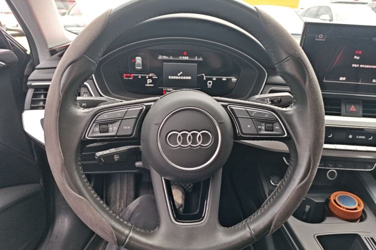 Used Audi A4L 2020 40 TFSI Luxury Dynamic Model Steering Wheel